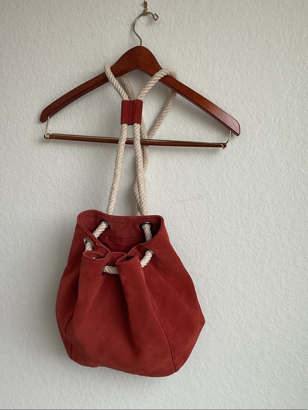 NWT Urban Outfitters Suede Drawstring Hobo Bag in Coral - Picture 2 of 16